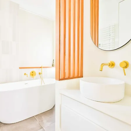 Beautiful Modern 3 Bdr 6p C Ur De Parigi